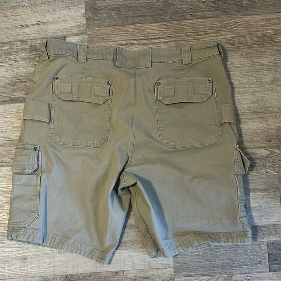 Duluth Trading Relaxed Fit Khaki Cargo Shorts – Size 44 - Picture 2 of 9